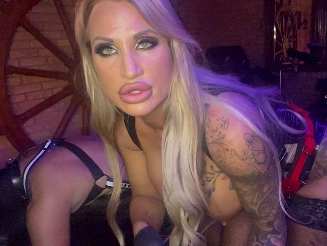 CaleaToxic Porno Video: Hard Pegging