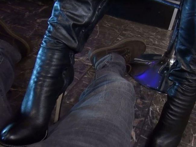 CaleaToxic Porno Video: Leather Boots Cum Countdown